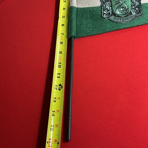UNIVERSAL STUDIOS EXCLUSIVE HARRY POTTER HOUSE PENANT FLAG: SLYTHERIN - Picture 6 of 7